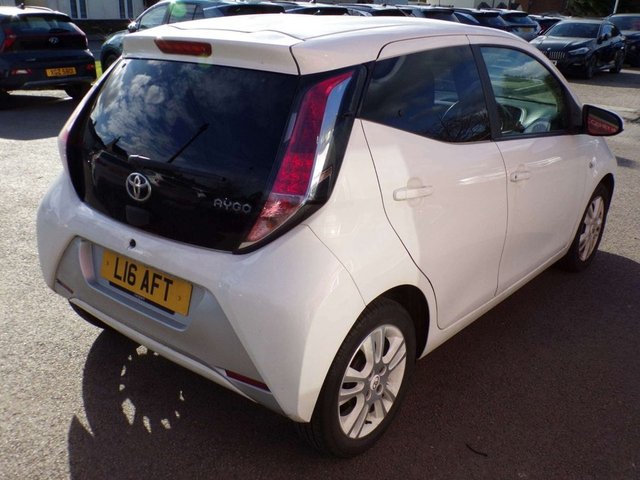2016 TOYOTA AYGO 1.0 VVT-i x-pure Hatchback 5dr Petrol x-shift Euro 6 (68 ps) - Photo 2