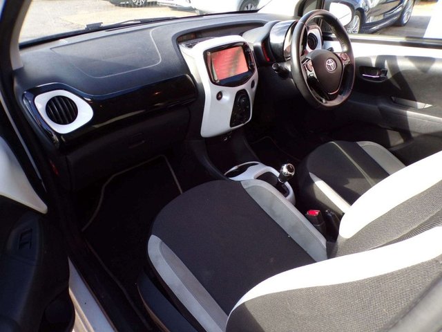 2016 TOYOTA AYGO 1.0 VVT-i x-pure Hatchback 5dr Petrol x-shift Euro 6 (68 ps) - Photo 3