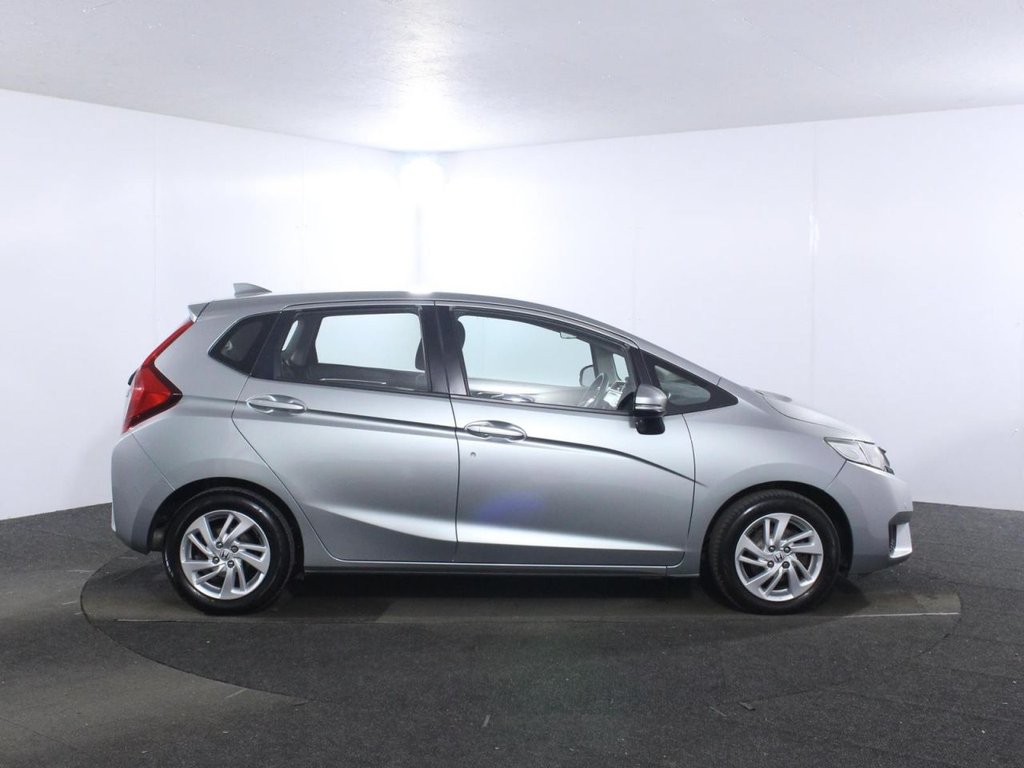 USED 2015 65 HONDA JAZZ 1.3 i-VTEC SE Hatchback 5dr Petrol CVT Euro 6 (s/s) (102 ps) 