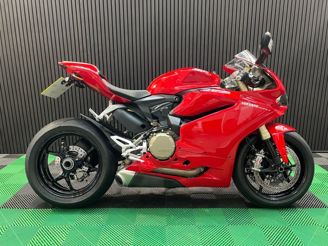 View our DUCATI 1299 PANIGALE