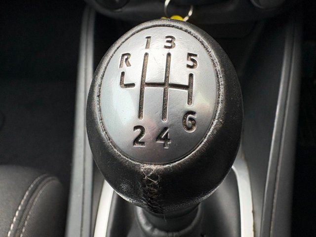 2009 RENAULT MEGANE 1.5 dCi Dynamique Hatchback 5dr Diesel Manual Euro 4 (106 ps) - Photo 12