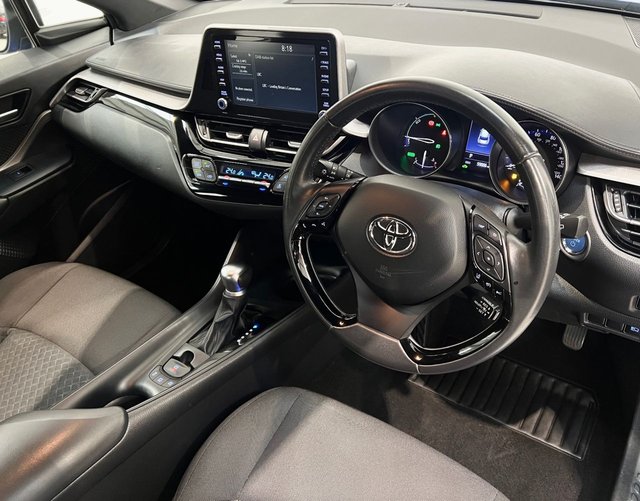 2020 TOYOTA C-HR - Photo 6