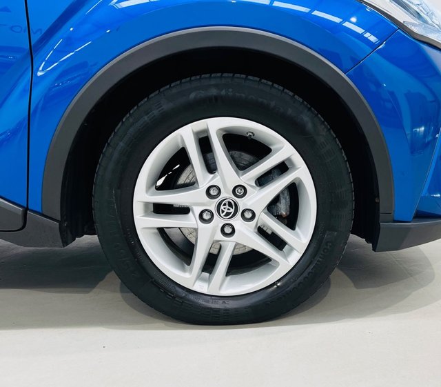 2020 TOYOTA C-HR - Photo 8
