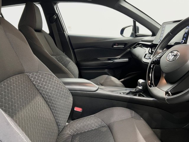 2020 TOYOTA C-HR - Photo 11