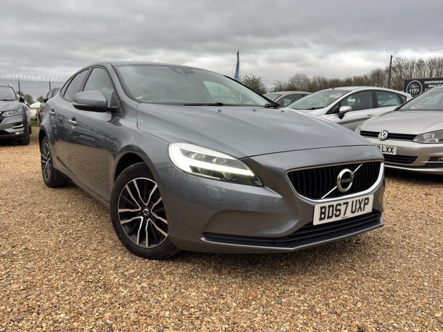 2017 VOLVO V40 2.0 D2 Momentum Nav Plus Hatchback 5dr Diesel Manual Euro 6 (s/s) (120 ps) - Photo 6
