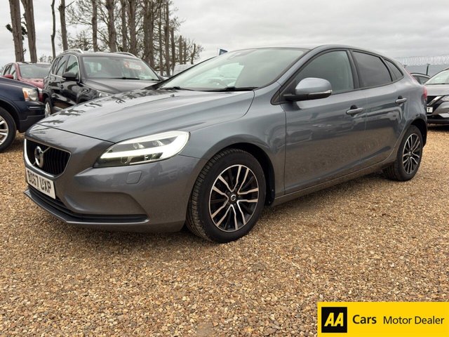 2017 VOLVO V40 2.0 D2 Momentum Nav Plus Hatchback 5dr Diesel Manual Euro 6 (s/s) (120 ps) - Photo 3