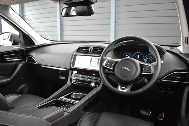2018 Jaguar F-Pace 1L Colour Edition 5dr - Photo 2