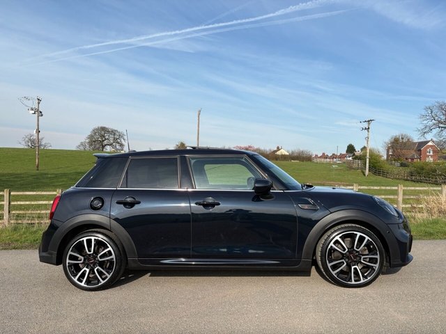 View our MINI Hatch 2.0 Cooper S Sport Hatchback 5dr Petrol Steptronic Euro 6 (s/s) (178 ps)