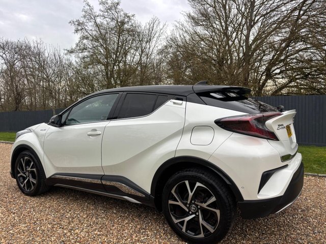 2017 TOYOTA C-HR - Photo 9