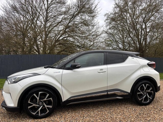 2017 TOYOTA C-HR - Photo 6