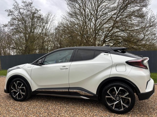2017 TOYOTA C-HR - Photo 8