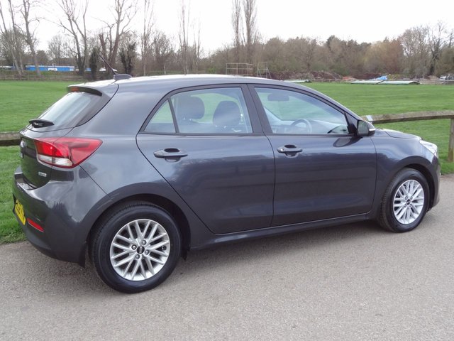 2017 KIA RIO - Photo 4