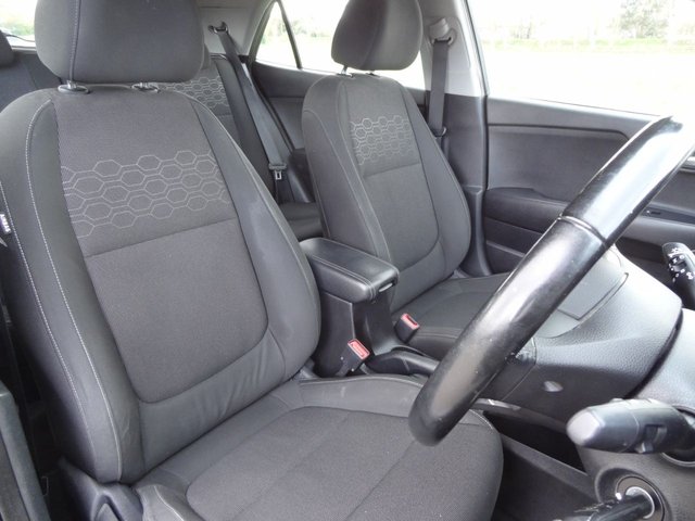 2017 KIA RIO - Photo 10