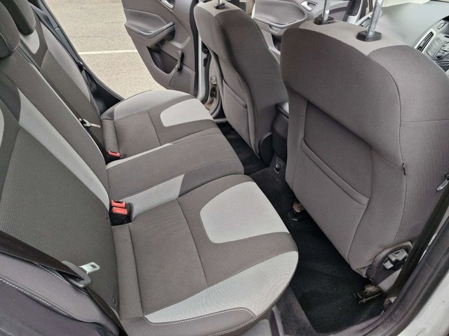 2012 Ford Focus 1L Zetec 5dr - Photo 2