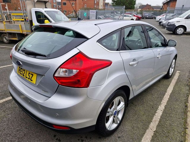 2012 Ford Focus 1L Zetec 5dr - Photo 3