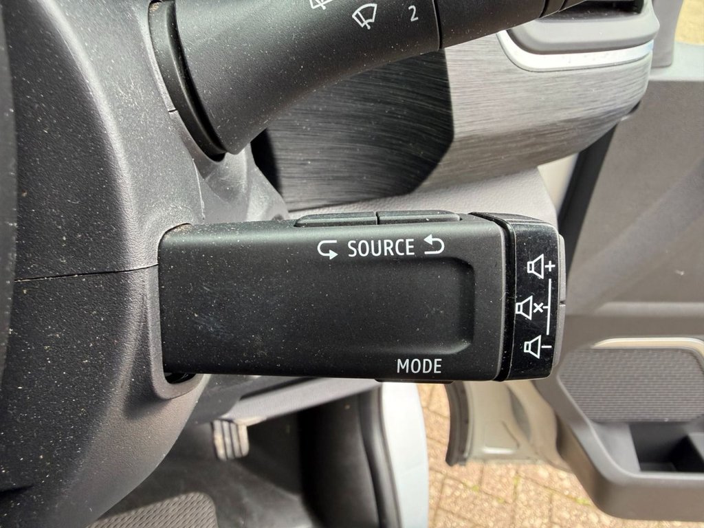 USED 2022 71 RENAULT TRAFIC 2.0 dCi LL30 Sport Minibus Double Cab 5dr Diesel Manual L2 H1 Euro 6 (s/s) (9 Seat) (150 ps) 