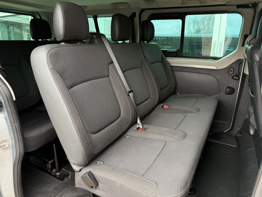 USED 2022 71 RENAULT TRAFIC 2.0 dCi LL30 Sport Minibus Double Cab 5dr Diesel Manual L2 H1 Euro 6 (s/s) (9 Seat) (150 ps) 