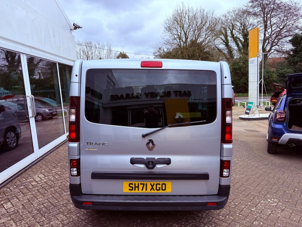 USED 2022 71 RENAULT TRAFIC 2.0 dCi LL30 Sport Minibus Double Cab 5dr Diesel Manual L2 H1 Euro 6 (s/s) (9 Seat) (150 ps) 