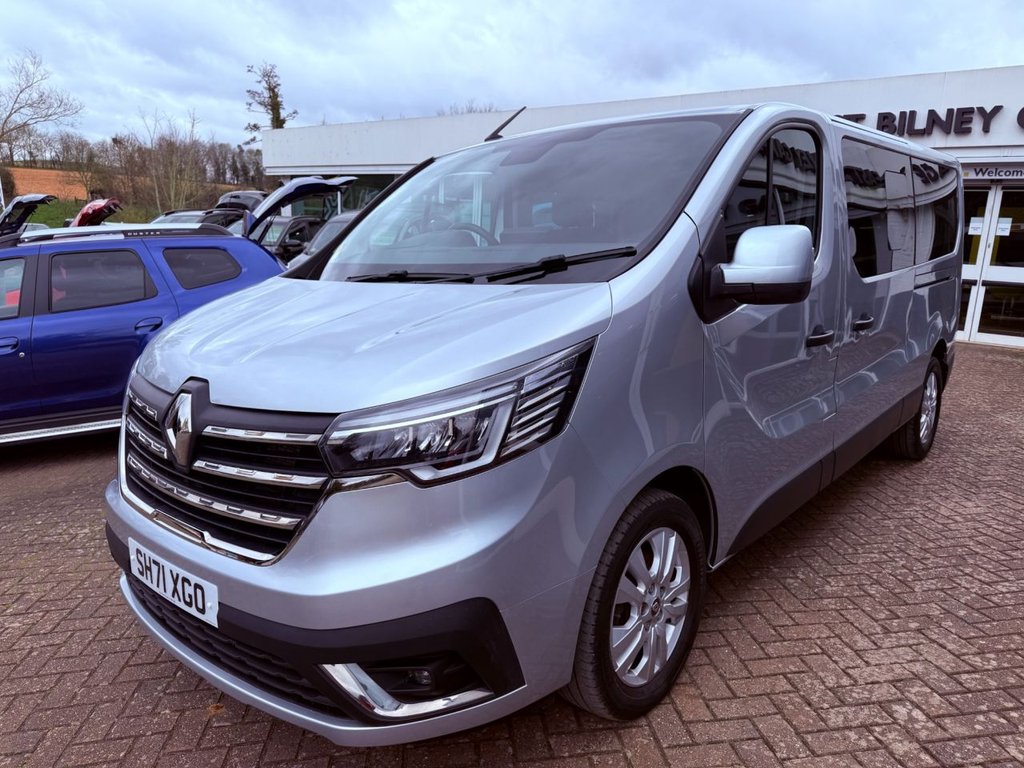 USED 2022 71 RENAULT TRAFIC 2.0 dCi LL30 Sport Minibus Double Cab 5dr Diesel Manual L2 H1 Euro 6 (s/s) (9 Seat) (150 ps) 