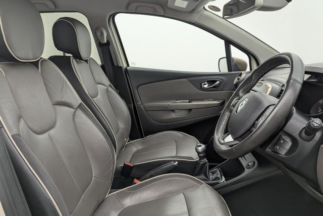 2016 Renault Captur 0.9L Iconic Nav 5dr - Photo 3