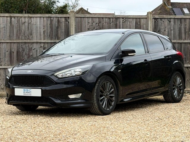 2017 Ford Focus - Photo 2