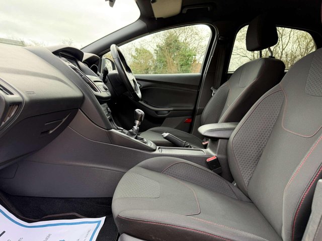 2017 Ford Focus - Photo 10