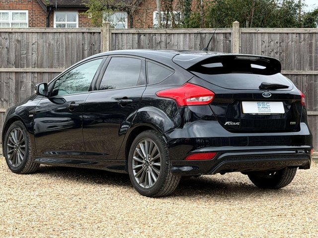 2017 Ford Focus - Photo 4
