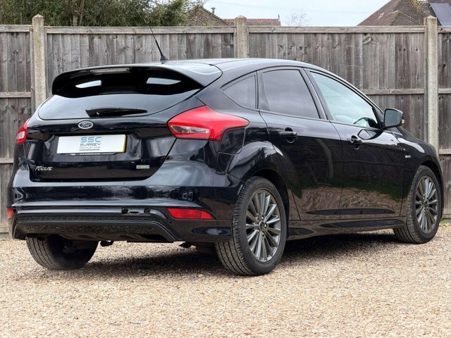 2017 Ford Focus - Photo 3