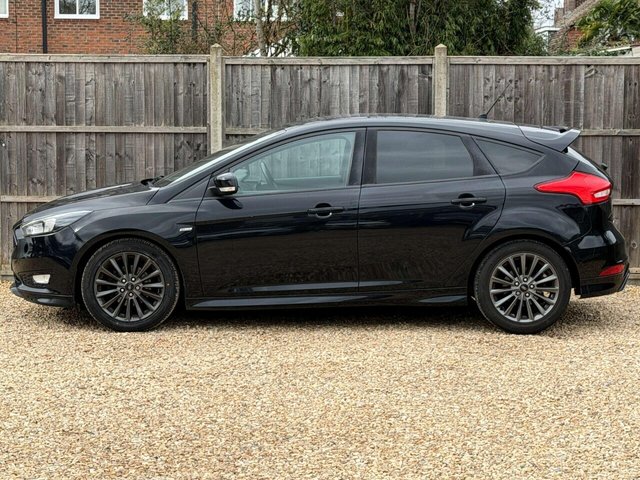 2017 Ford Focus - Photo 11