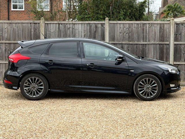 2017 Ford Focus - Photo 12