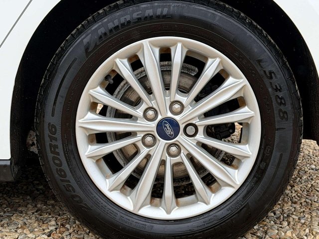 2018 Ford Focus - Photo 12