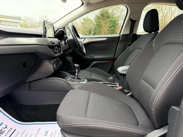 2018 Ford Focus - Photo 9