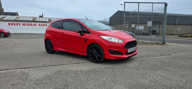 2015 Ford Fiesta 1L Zetec S Red Edition 3dr - Photo 3