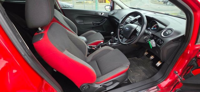 2015 Ford Fiesta 1L Zetec S Red Edition 3dr - Photo 8