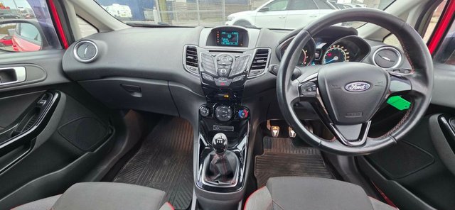 2015 Ford Fiesta 1L Zetec S Red Edition 3dr - Photo 10