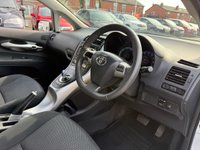 USED 2012 62 TOYOTA AURIS 1.8 VVT-h T4 Hatchback 5dr Petrol Hybrid CVT Euro 5 (s/s) (136 ps) REVERSE CAMERA, BLUETOOTH SYSTEM