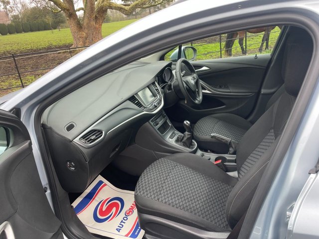 2019 VAUXHALL ASTRA - Photo 9