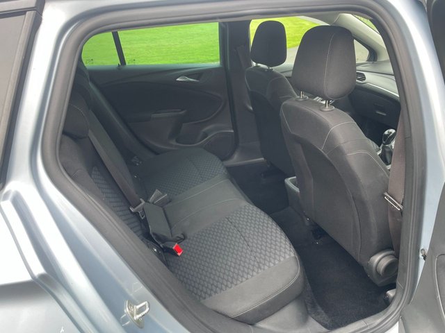 2019 VAUXHALL ASTRA - Photo 12