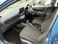 USED 2025 25 HYUNDAI BAYON 1.0 T-GDi Advance SUV 5dr Petrol DCT Euro 6 (s/s) (100 ps) 1 OWNER FROM NEW* 4 YEARS HYUNDAI WARRANTY* AUTOMATIC* SAT NAV* PARKING SENSORS* REVERSING CAMERA* CRUISE CONTROL* LANE / SPEED ASSIST* AUTO START / STOP* TRACTION CONTROL* ECO / SPORT MODE