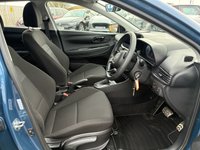 USED 2025 25 HYUNDAI BAYON 1.0 T-GDi Advance SUV 5dr Petrol DCT Euro 6 (s/s) (100 ps) 1 OWNER FROM NEW* 4 YEARS HYUNDAI WARRANTY* AUTOMATIC* SAT NAV* PARKING SENSORS* REVERSING CAMERA* CRUISE CONTROL* LANE / SPEED ASSIST* AUTO START / STOP* TRACTION CONTROL* ECO / SPORT MODE