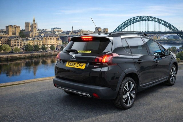 2016 PEUGEOT 2008 - Photo 2