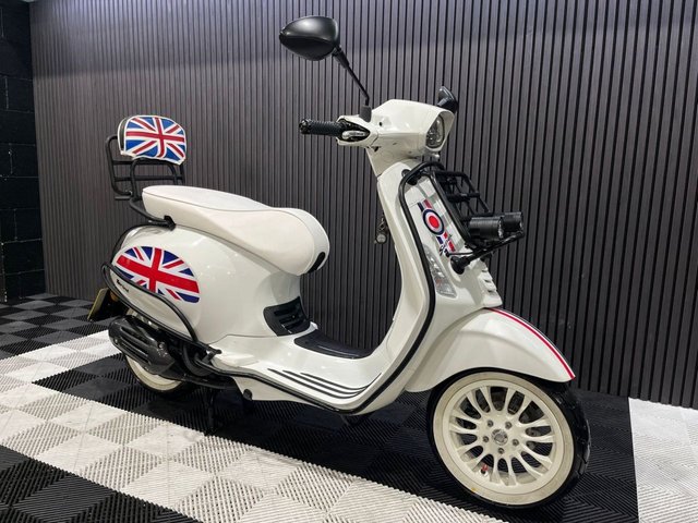 View our PIAGGIO Vespa Sprint 125