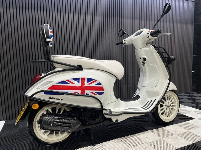 View our PIAGGIO Vespa Sprint 125