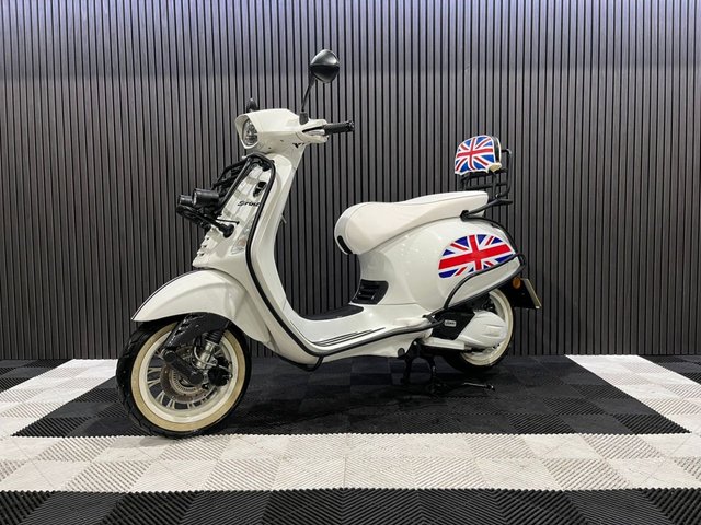 View our PIAGGIO Vespa Sprint 125