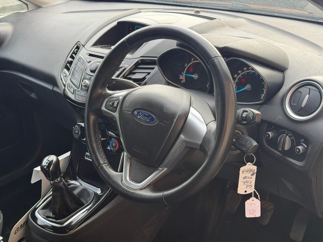 2013 FORD FIESTA - Photo 2