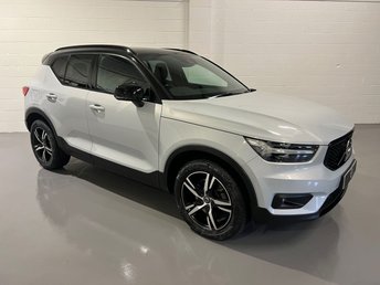 2020 VOLVO XC40
