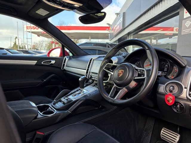 2016 PORSCHE CAYENNE - Photo 4