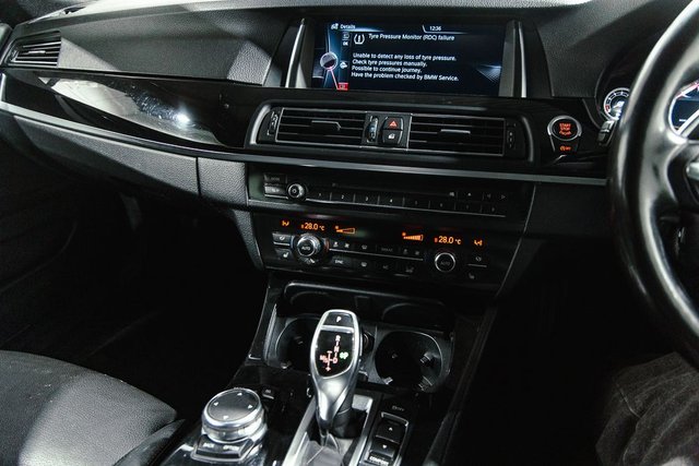 2016 BMW 5 Series 3L M Sport 5dr - Photo 9