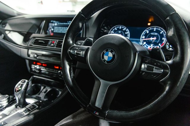 2016 BMW 5 Series 3L M Sport 5dr - Photo 2