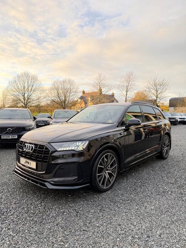 View our AUDI Q7